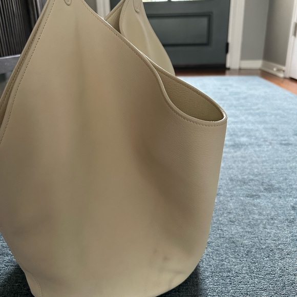 Khaite Medium Lotus Tote in Off-White - Picture 13 of 16